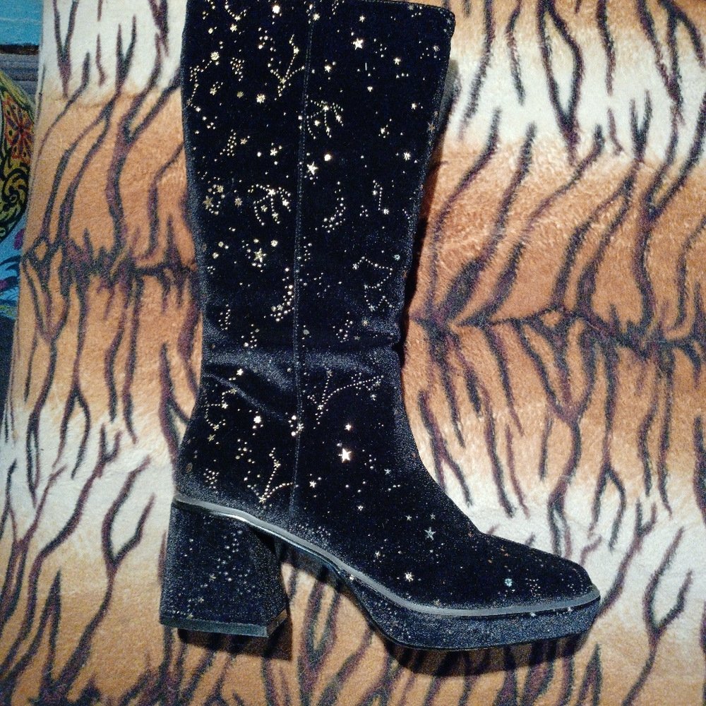 Last ONEEE! Rare! boho Celestial Dreamer Flared velvet boots💫🌚💫 new in box - Picture 12 of 12